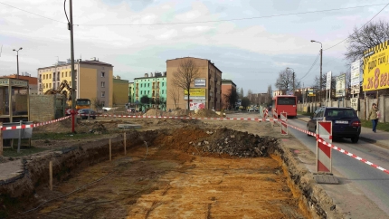 TRWAJĄ PRACE PRZY PRZEBUDOWIE UL. MAJAKOWSKIEGO W DĄBROWIE GÓRNICZEJ